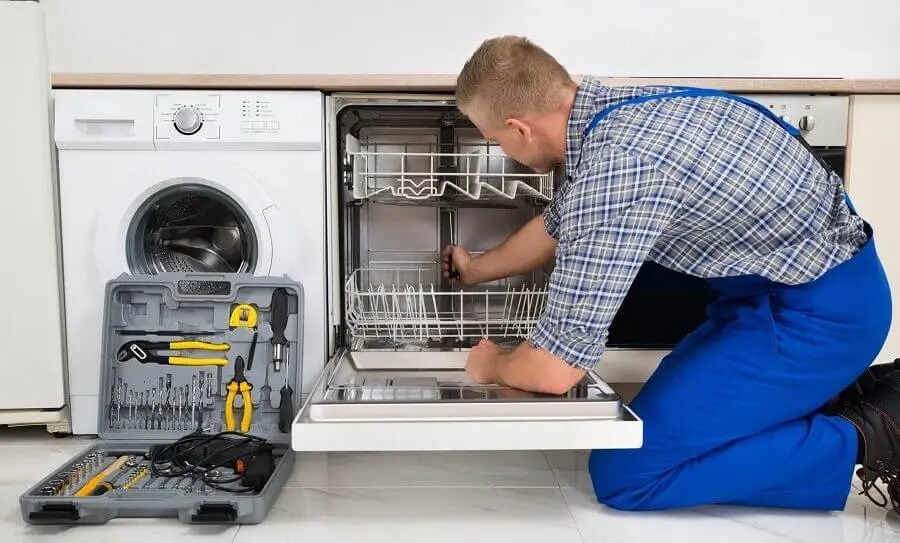 Mamak Gorenje servisi teknisyen ekibi beyaz eşya tamiri yaparken